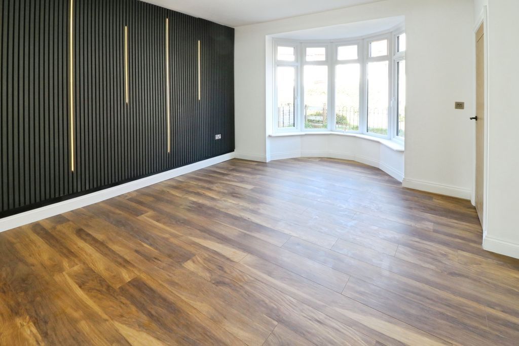 Property photo 2 of 8 Photo 5