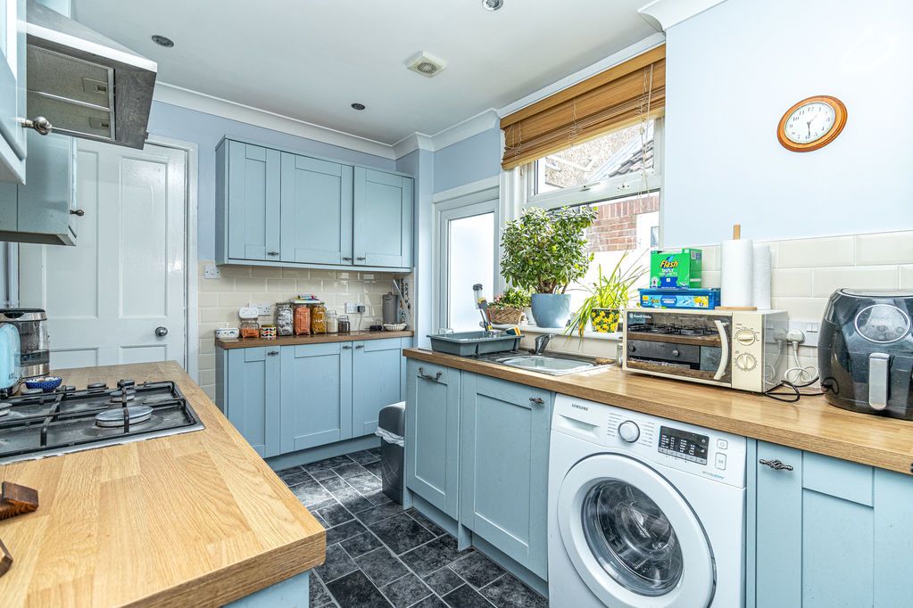 Property photo 2 of 18 .