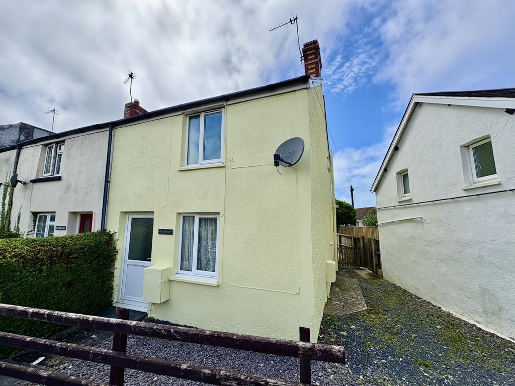 Property photo 1 of 11 2-Bed End Terrace For Sale