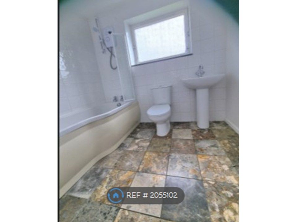 Property photo 2 of 9 Bathroom Upstairs