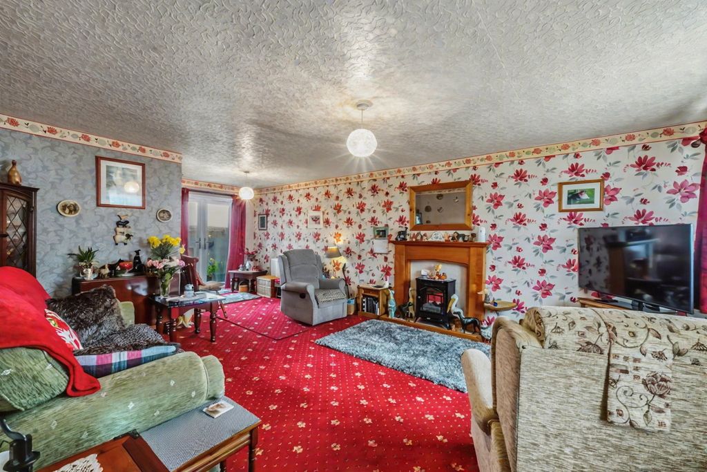 Property photo 2 of 22