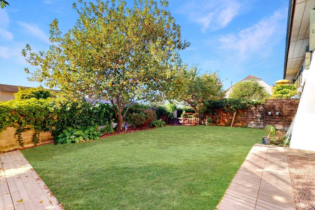Property photo 3 of 12