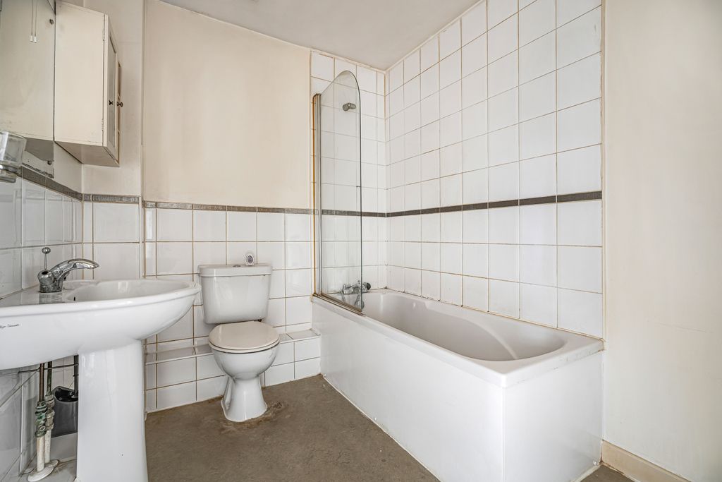 Property photo 3 of 13 5 90716
