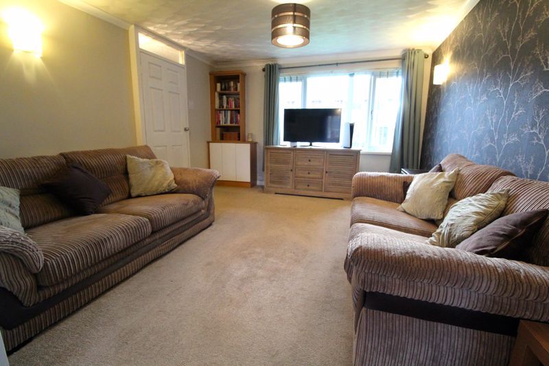 Property photo 3 of 11 Living Room