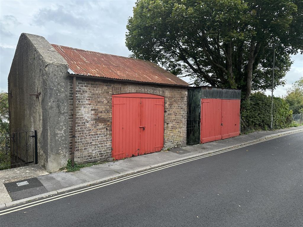 Property photo 3 of 5 8Hr. 1..Jpg