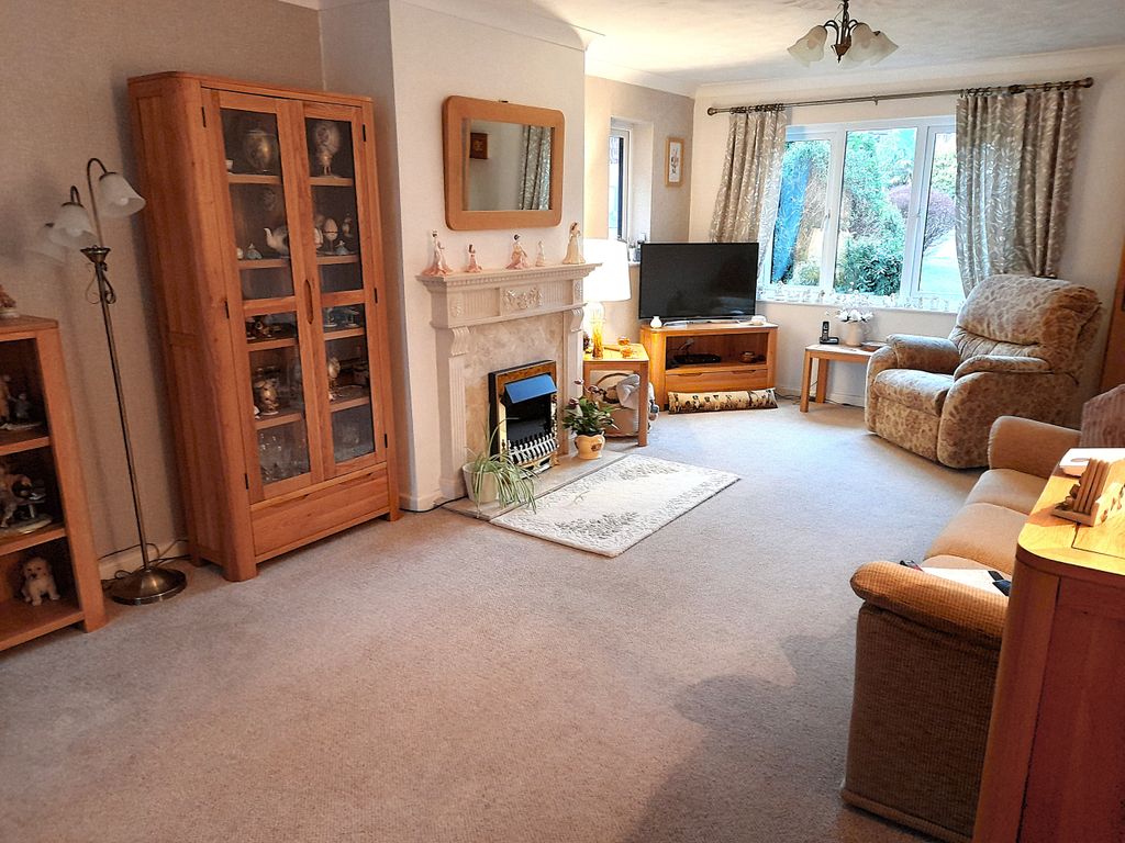 Property photo 3 of 15 Lounge Area