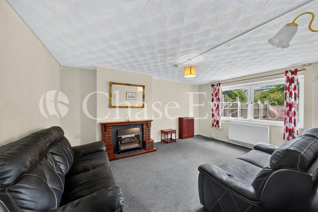 Property photo 3 of 16 Living