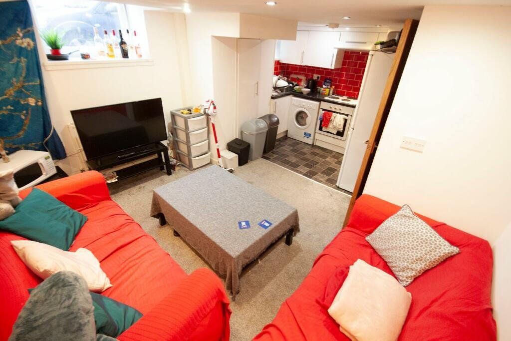 Property photo 1 of 10 Lounge