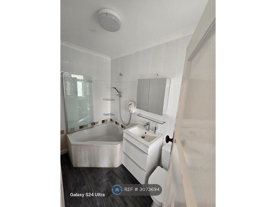 Property photo 2 of 18 Bathoom