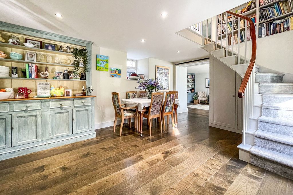 Property photo 3 of 24