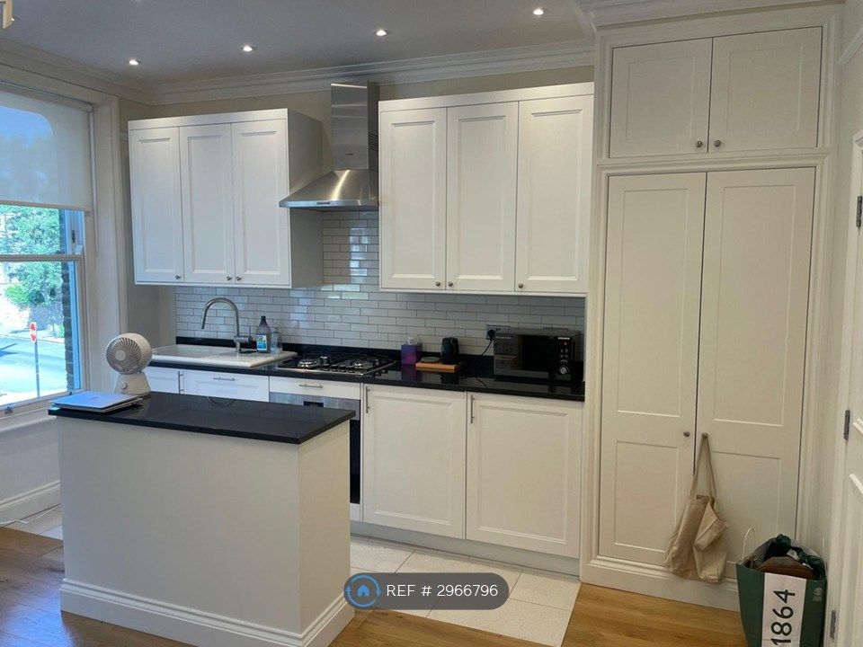 Property photo 2 of 6 Kitchen