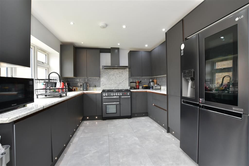 Property photo 3 of 14 Kitchen/Breakfast Room