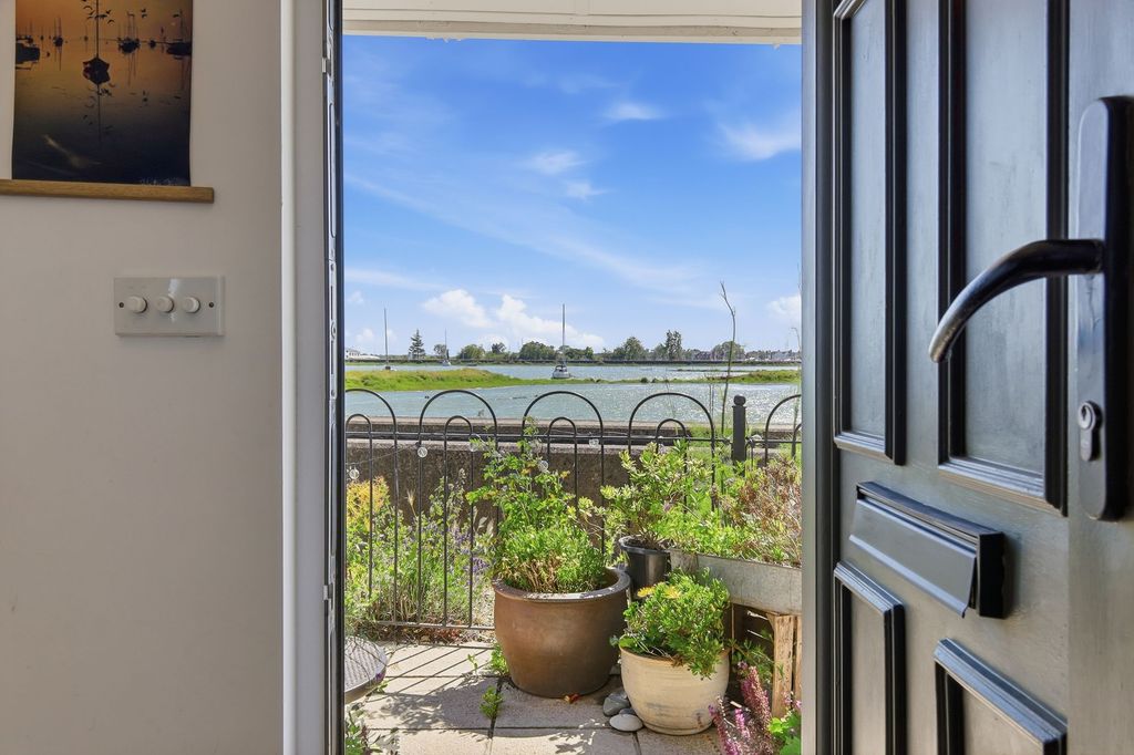 Property photo 1 of 19 Front Outlook