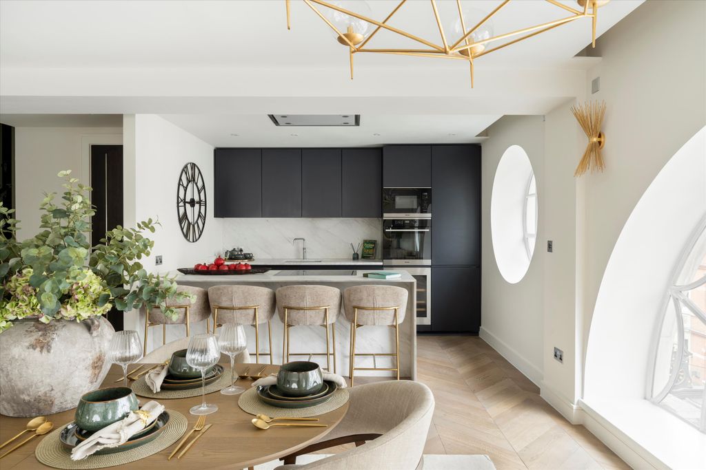 Property photo 2 of 20 Image