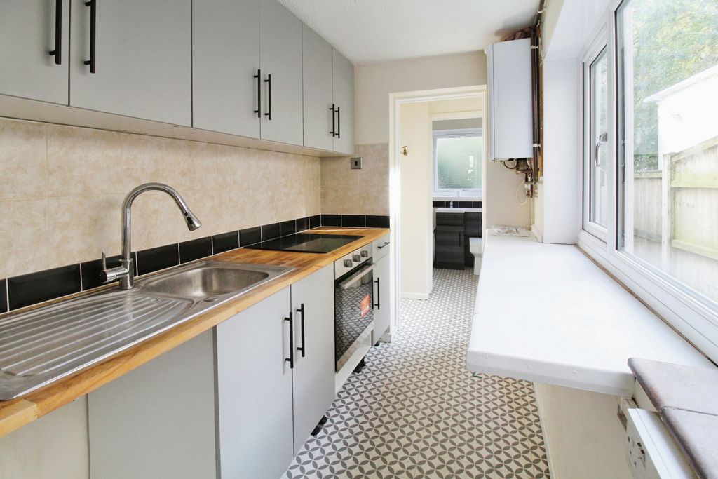 Property photo 2 of 16 Kitchen
