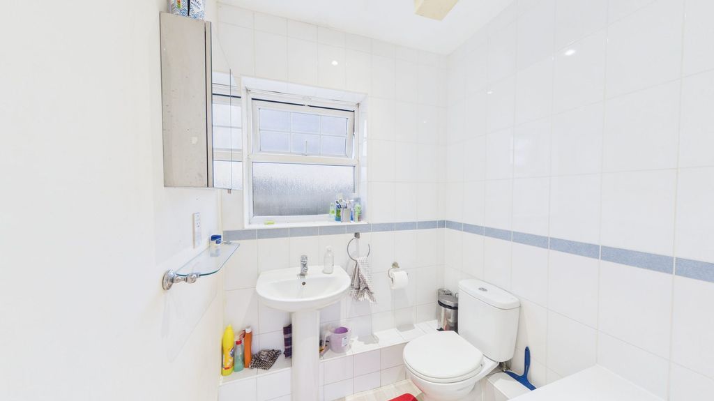 Property photo 3 of 13 Bathroom