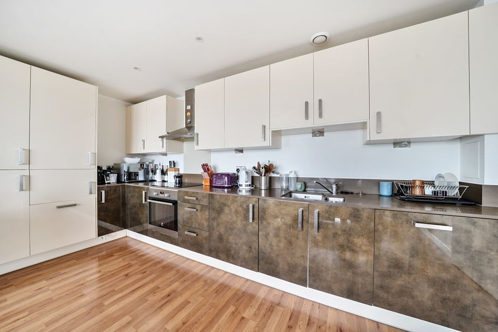 Property photo 3 of 15 Kitchen
