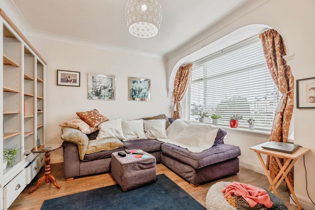 Property photo 2 of 22 Pbox-Img.Jpg