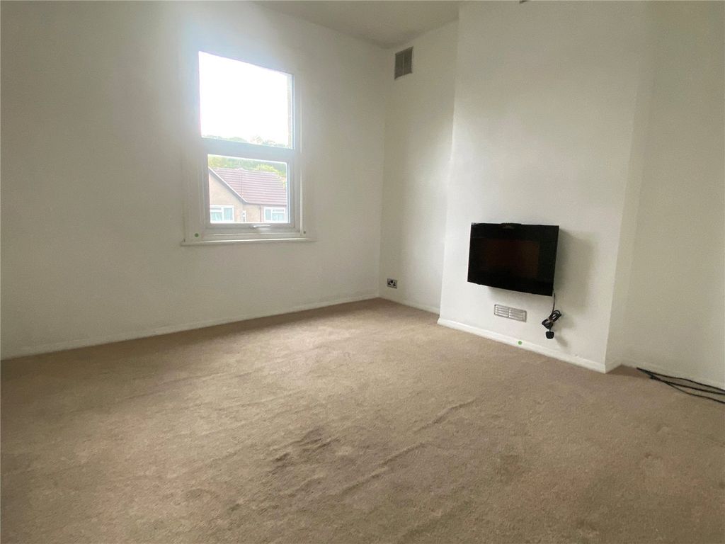 Property photo 2 of 5 Picture No. 11