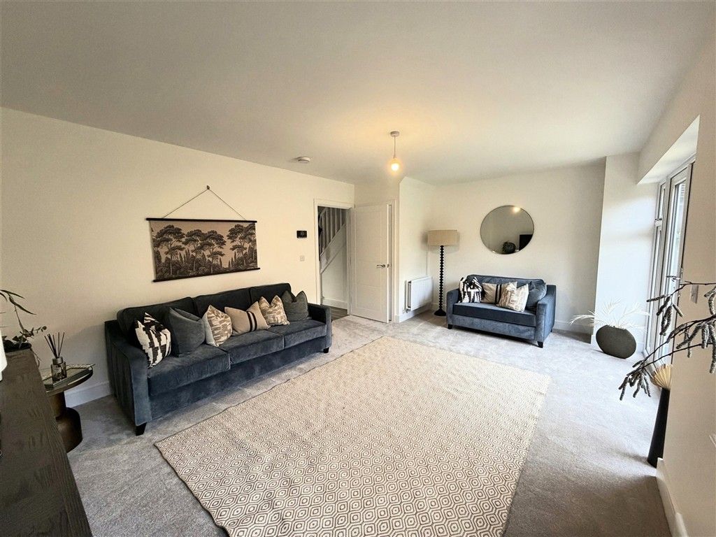 Property photo 1 of 10 Lounge