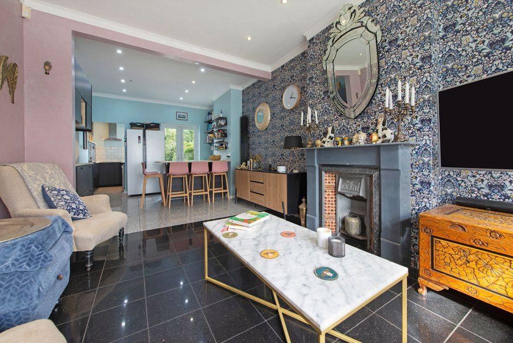 Property photo 3 of 13