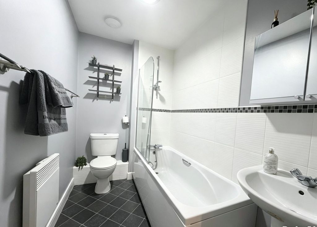 Property photo 3 of 26 Bathroom
