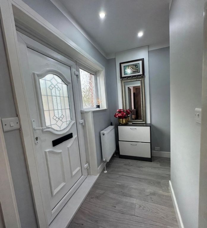 Property photo 2 of 17 Entrance