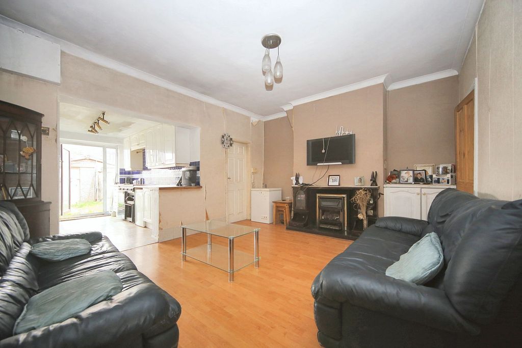 Property photo 2 of 22