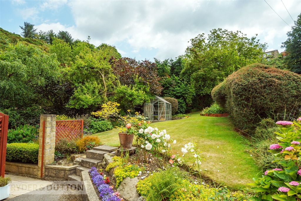 Property photo 2 of 34 Gardens