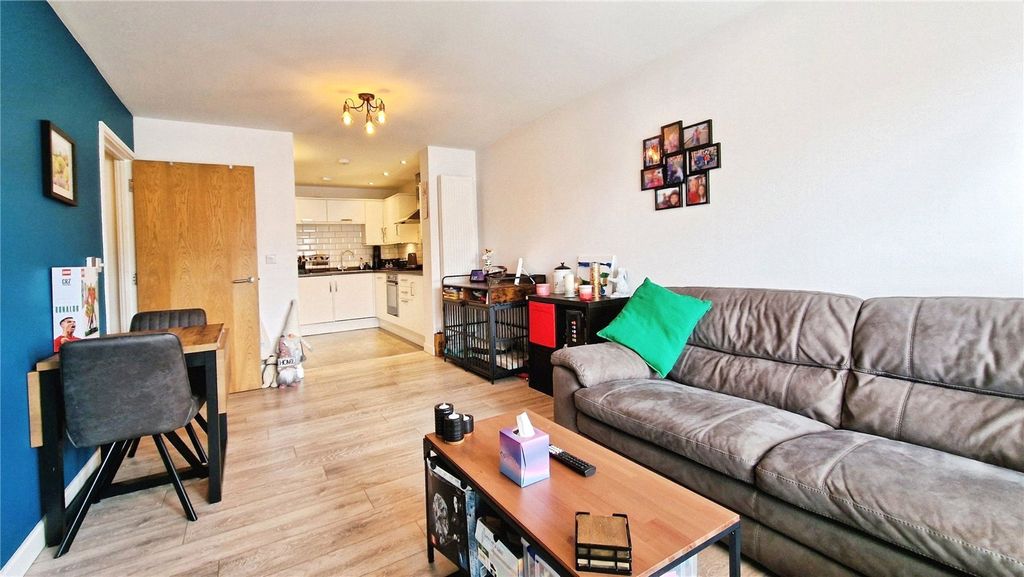 Additional image 7 of 2 bed flat for saleLondon Road, Binfield, Bracknell, Berkshire RG42