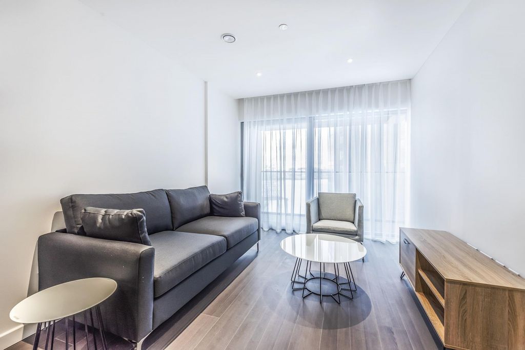 Property photo 3 of 17 Reception