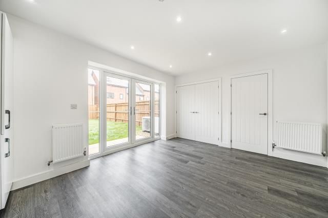 Property photo 1 of 17 Kitchen/Dining Area