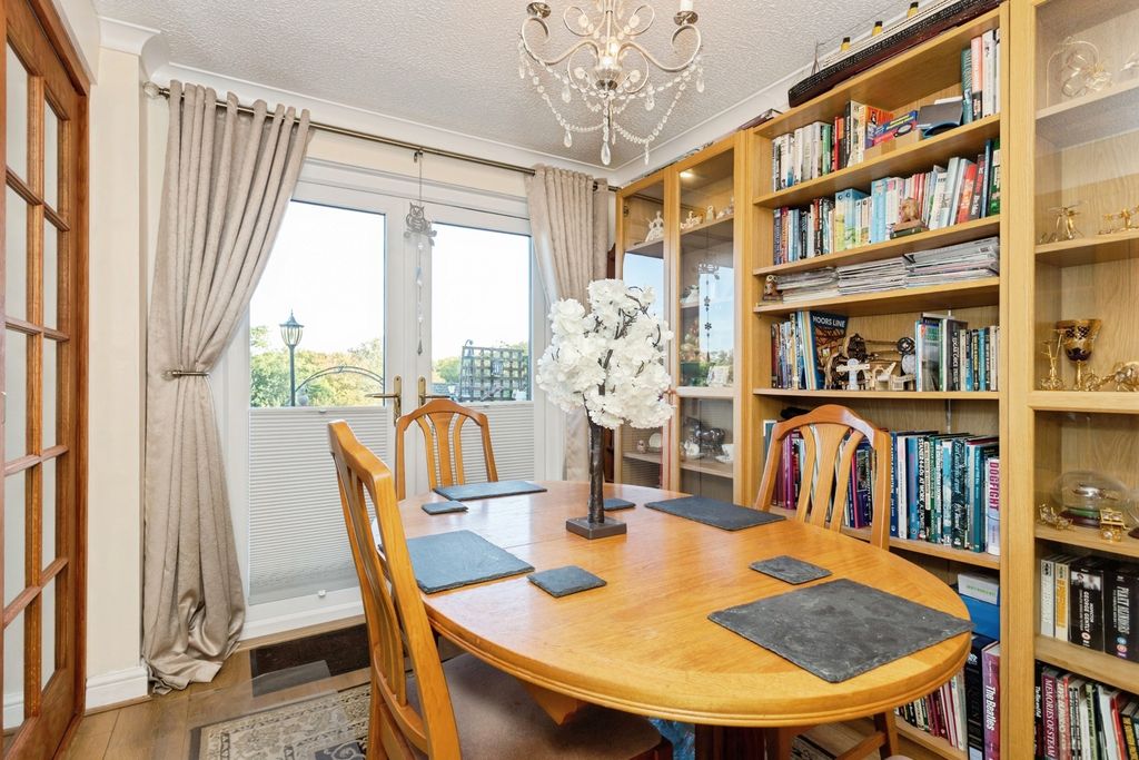 Property photo 3 of 16 Photo