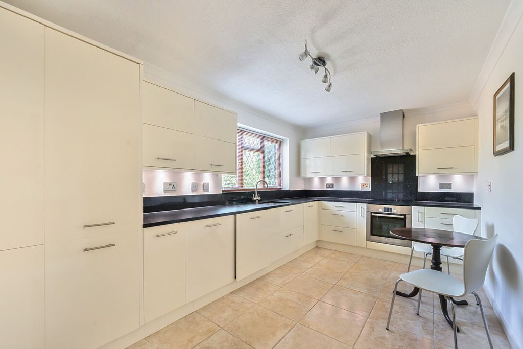Property photo 2 of 19 Kitchen