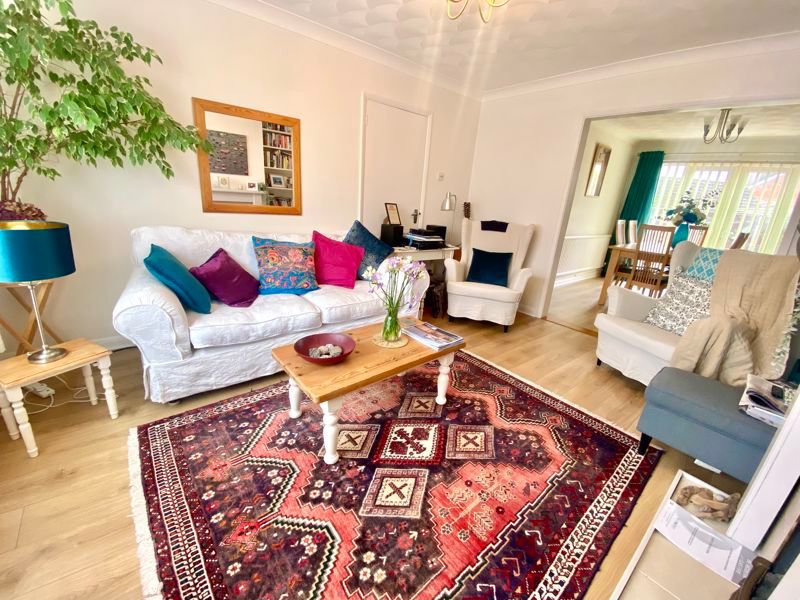 Property photo 3 of 23 Lounge