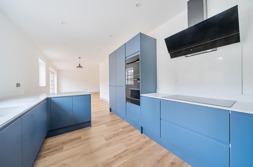 Property photo 3 of 20 1448194-10-69F0c3B05F6c4.Jpg