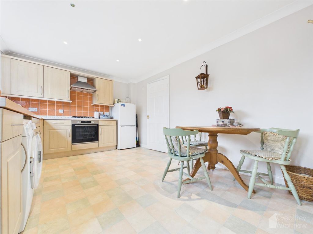 Property photo 3 of 13 Cam02365G0-Pr0416-Still015.Jpg