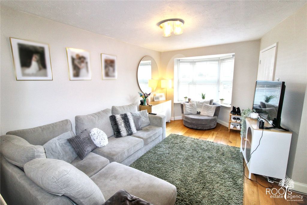 Property photo 3 of 11 Lounge