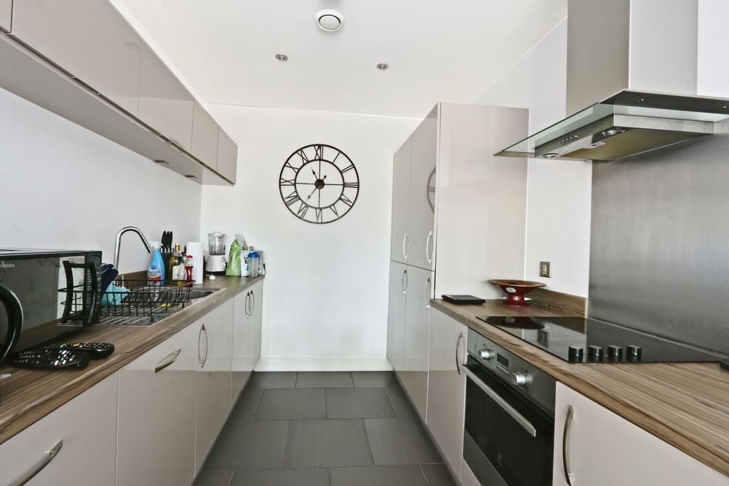 Property photo 3 of 14 Kitchen
