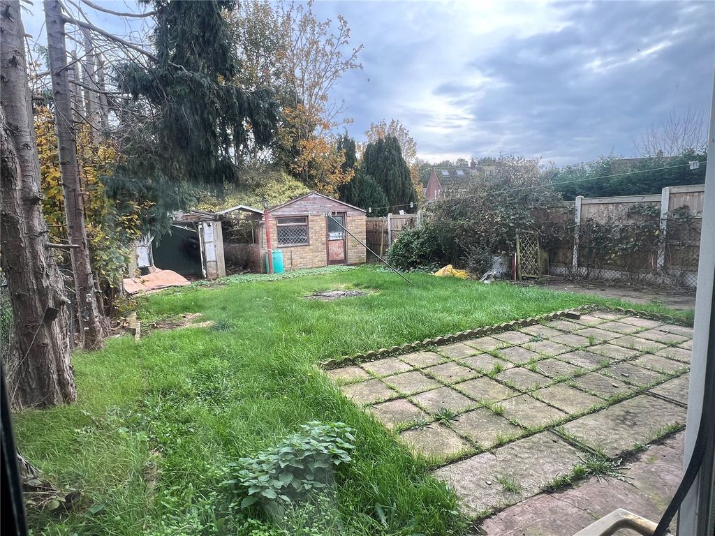 Property photo 2 of 11 Garden