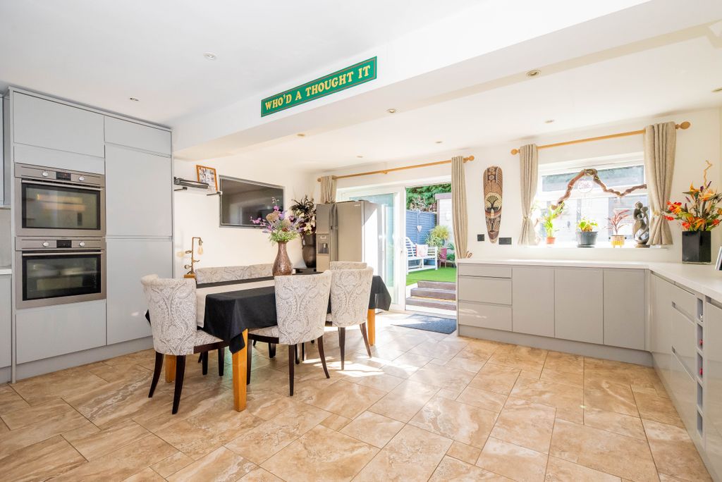 Property photo 2 of 22 Kitchen