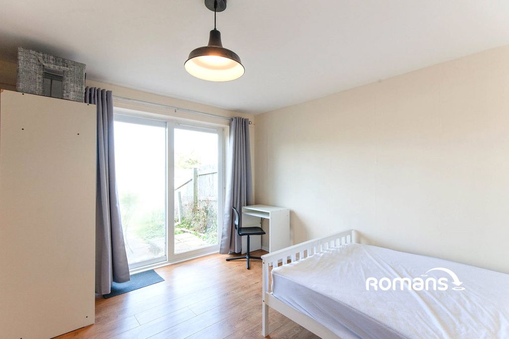 Property photo 1 of 8 Picture No. 05