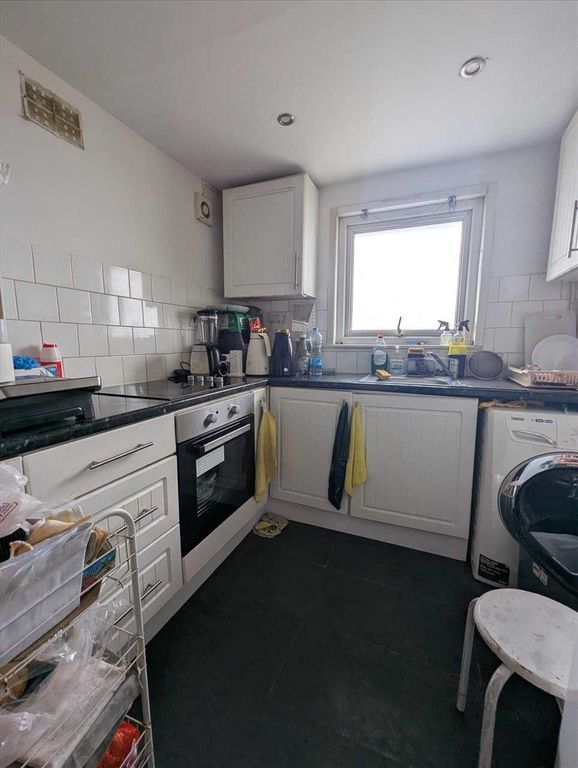 Property photo 3 of 6 Kitchen