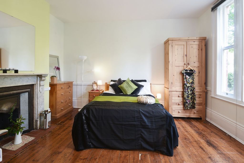 Property photo 1 of 13 Bright, Stylish Bedroom With Wooden Floors, A Comf...