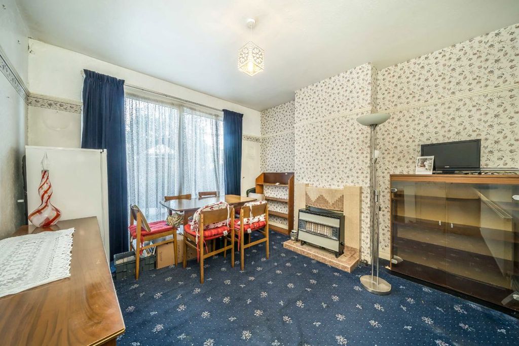 Property photo 3 of 8