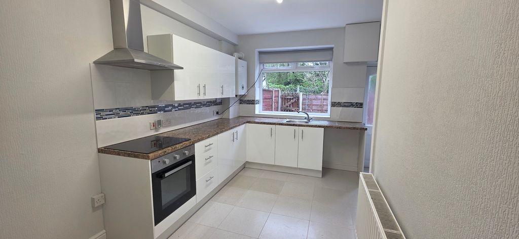 Property photo 1 of 11 Kitchen