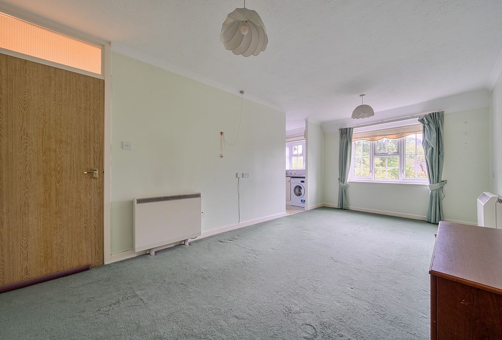 Property photo 2 of 16 1530782-8-1A11647...