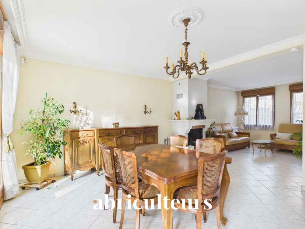 Property photo 1 of 24 Family House Of 107 m² With Terrace And Garden - For Sale In Versailles Porchefontaine (78000)