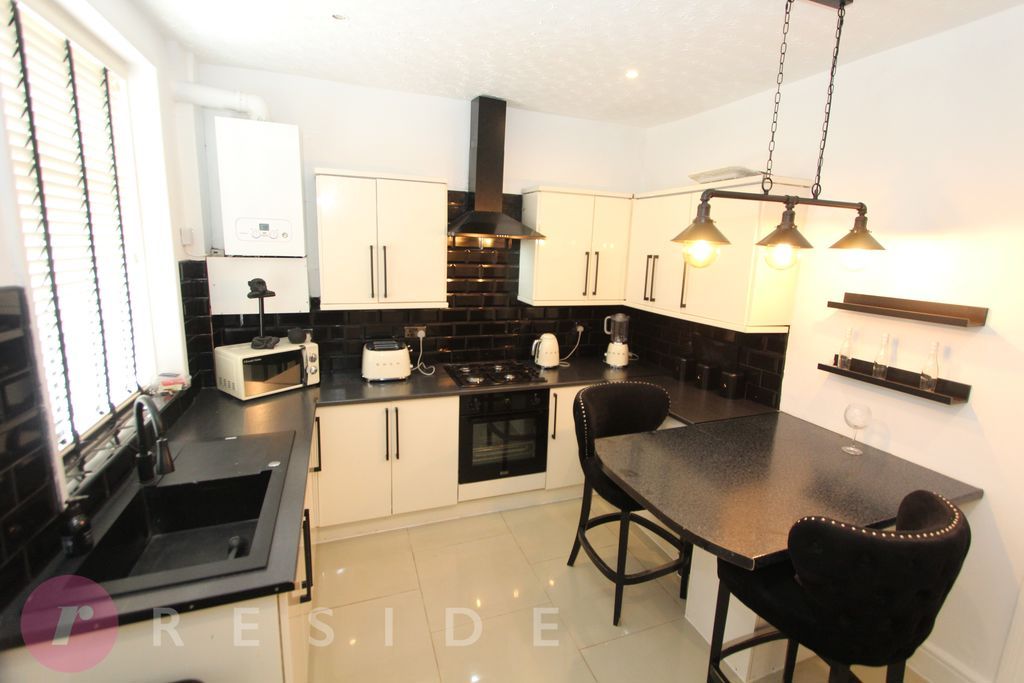 Property photo 3 of 14 Dining Kitchen