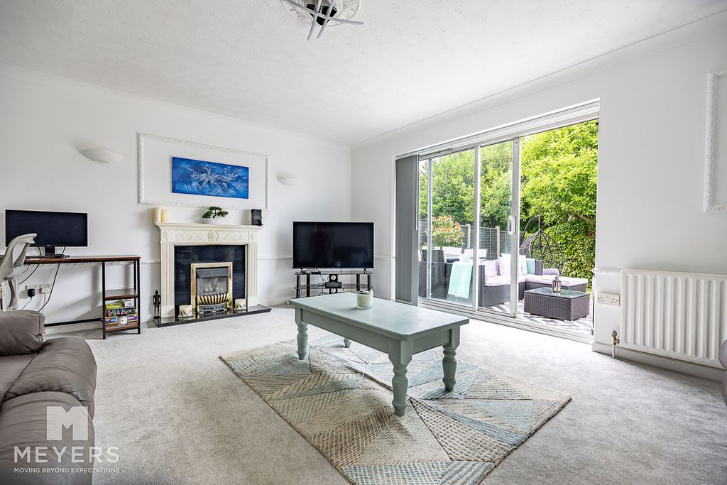 Property photo 2 of 20